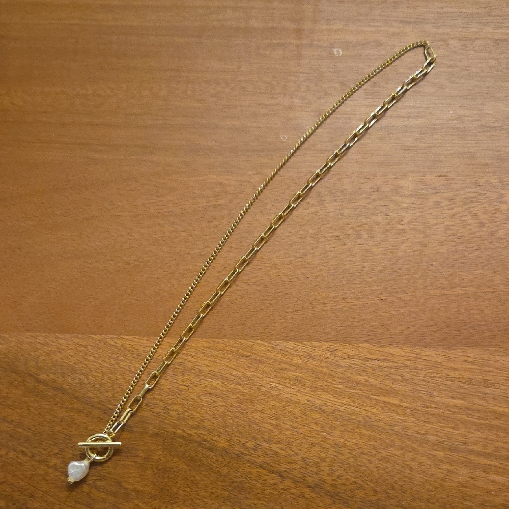 Kendra Scott Leighton Gold and Pearl Necklace with Elegant Design